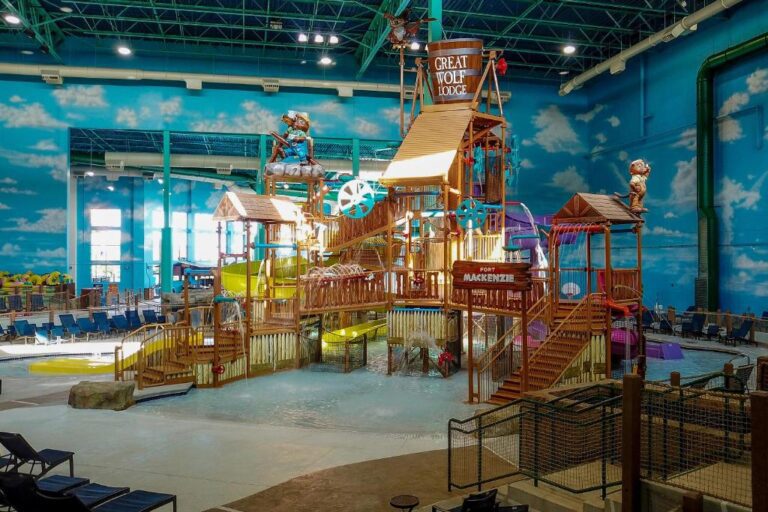 weekend getaways at Great Wolf Lodge Illinois from chicago