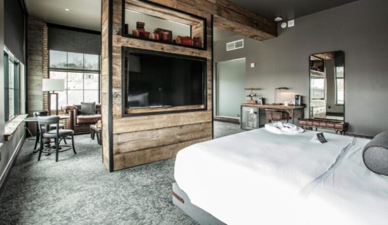 weekend getaways at Ironworks Hotel Indy from ohio