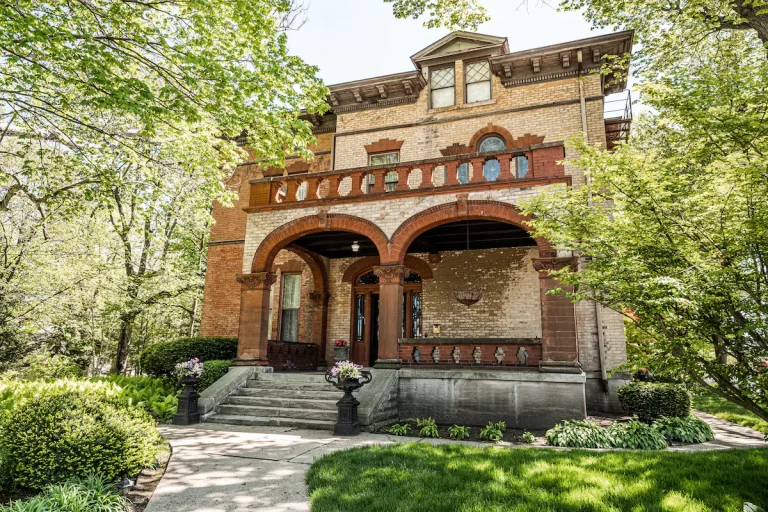 weekend getaways at Vrooman Mansion B&B from chicago