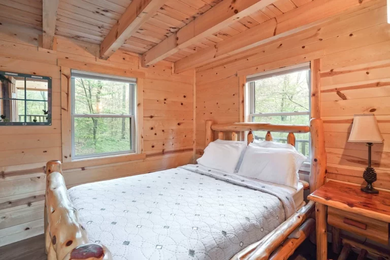 weekend getaways at Welcome to the Sidney Nook Treehouse from ohio