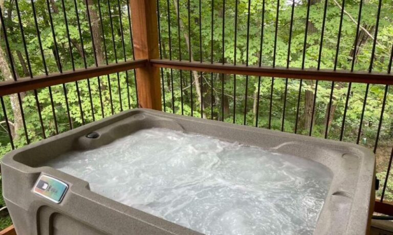 weekend getaways from ohio at Skyview Treehouse
