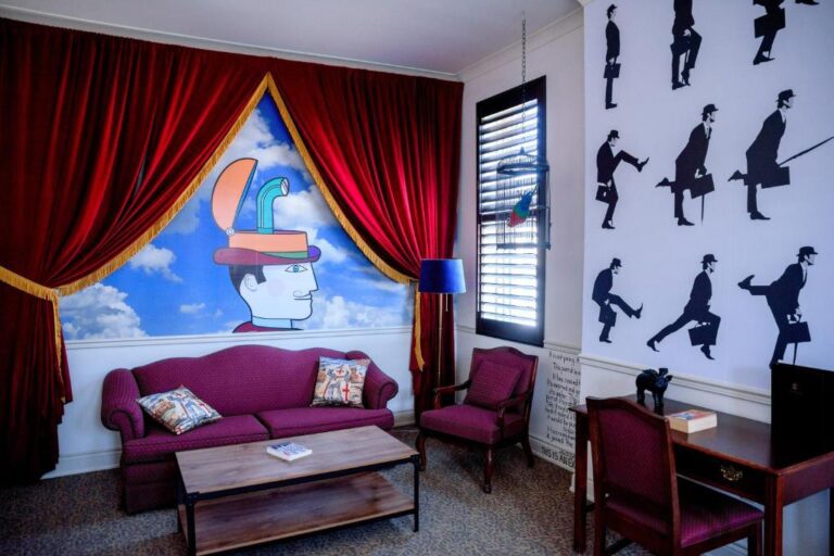 weekend getaways from toronto at Arlington Hotel Paris