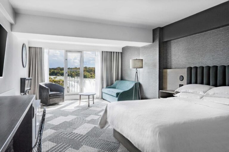 weekend getaways from toronto at Sheraton Fallsview Hotel