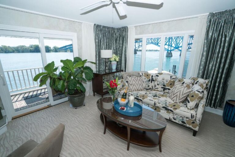 weekend getaways from toronto at South Bridge Bed and Breakfast