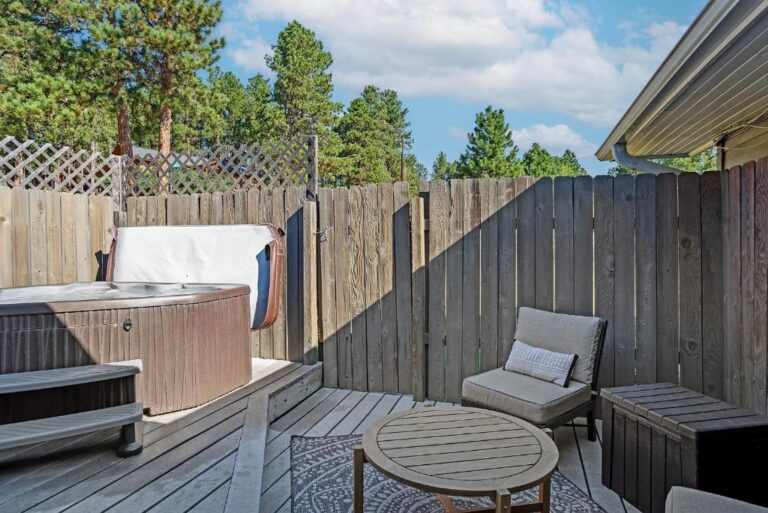 Accommodations with Private Hot Tub in Rapid City 5