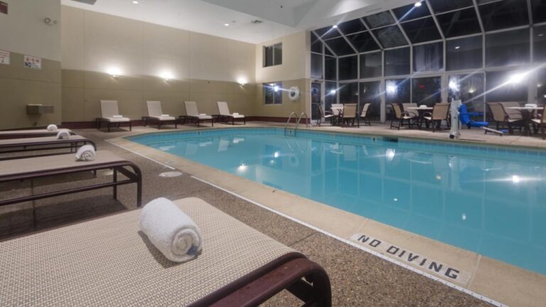 Chicago Club Inn & Suite indoor pool