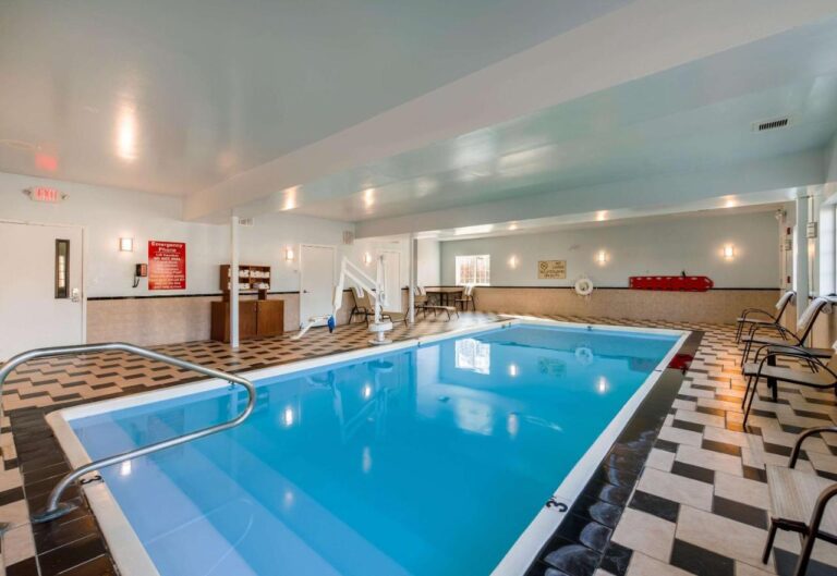 Comfort Suites Atlantic City North with indoor pool in nj