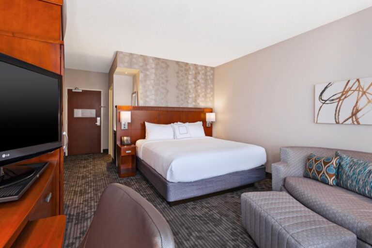 Courtyard by Marriott Oklahoma City Downtown with indoor pool 2