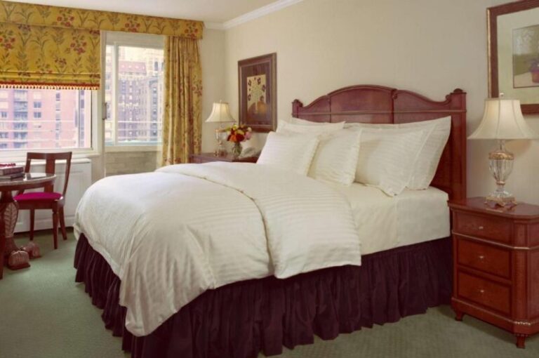 Executive Guestroom with King Bed at kimberly nyc