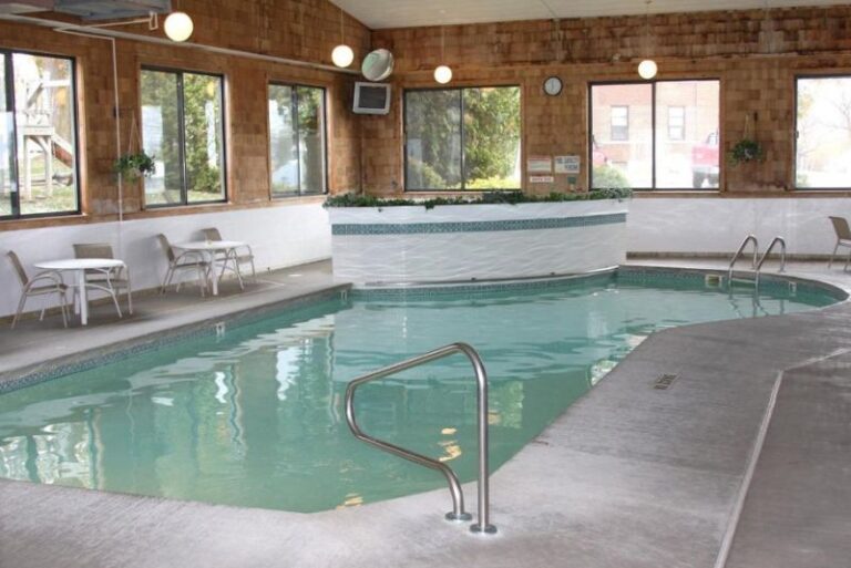 Hotels for Couples in Michigan with Hot Tub in Room