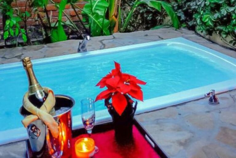Hotels for Couples with Hot Tub in Room 3