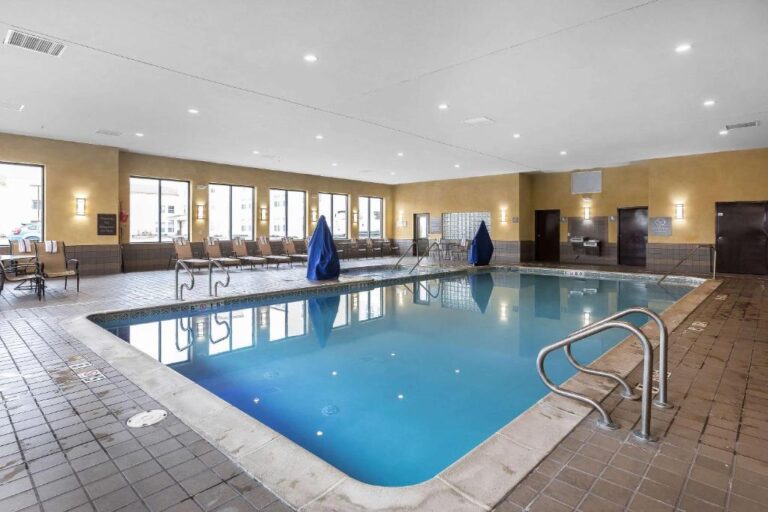 Hotels for Couples with Hot Tub in Room - Michigan