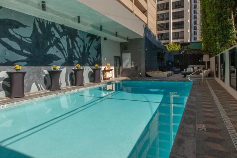 Hotels for Couples with Hot Tub in Room in Los Angeles