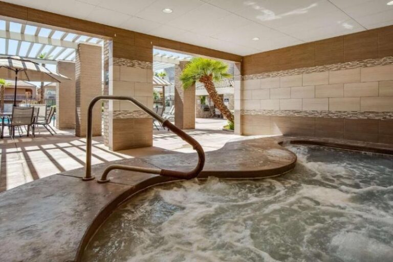 Hotels for Couples with Hot Tubs in Room - St. George 2