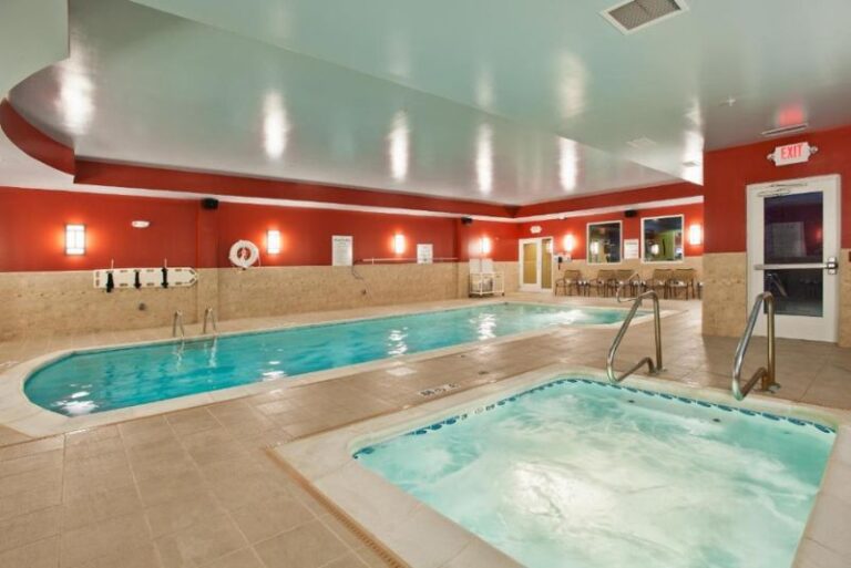 Hotels for Couples with Indoor Pool and Spa in Ohio