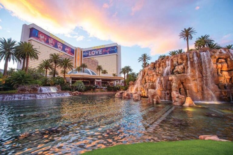 Hotels in Las Vegas with Luxury Suites 2