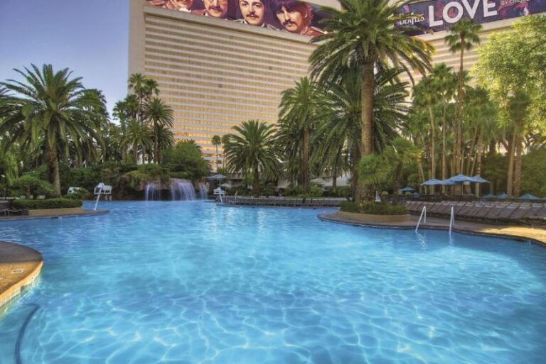 Hotels in Las Vegas with Luxury Suites 4