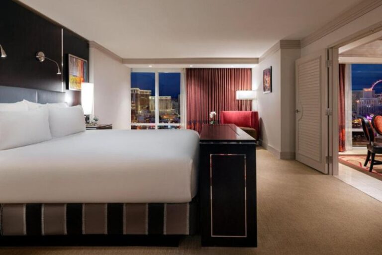 Hotels in Las Vegas with Luxury Suites