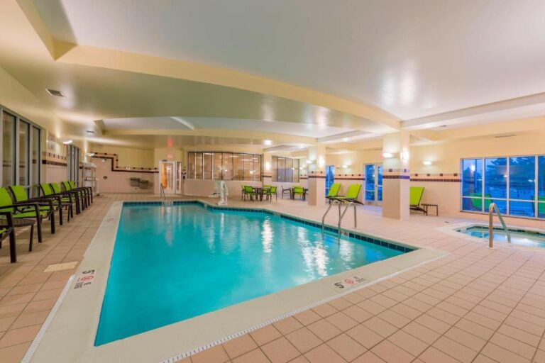 Hotels with Hot Tub in Room in Central Michigan 2