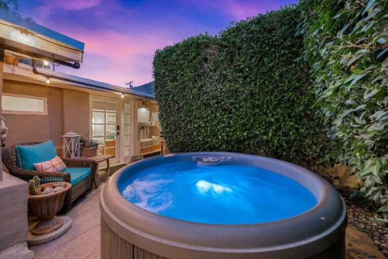 Hotels with Hot Tubs (7)
