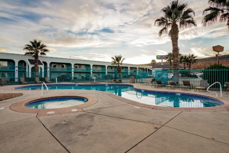 Hotels with Hot Tubs - St. George 2