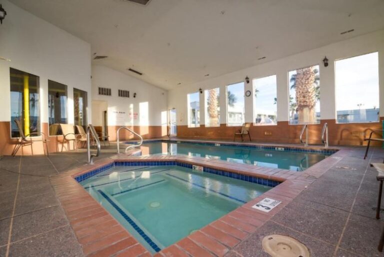 Hotels with Hot Tubs - St. George 5