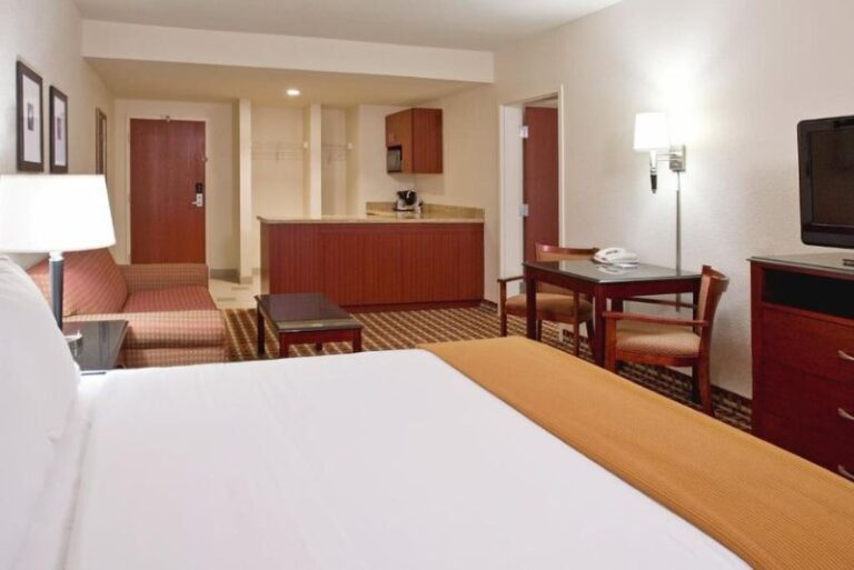 Hotels with Hot Tubs in Room - Columbus 4
