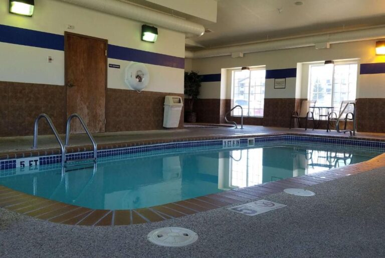 Hotels with Hot Tubs in Room - Rapid City 2