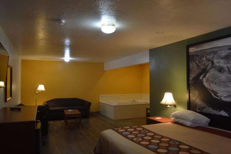 Hotels with Hot Tubs in Room - St. George 3