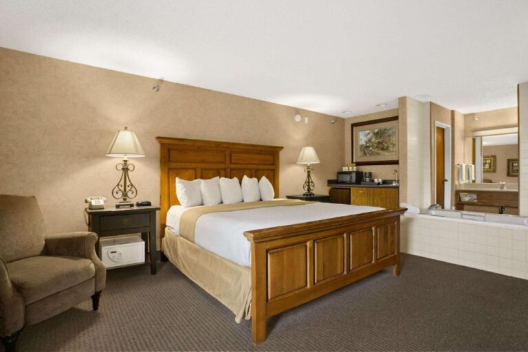 Hotels with Hot Tubs in Room in Rapid City South Dakota