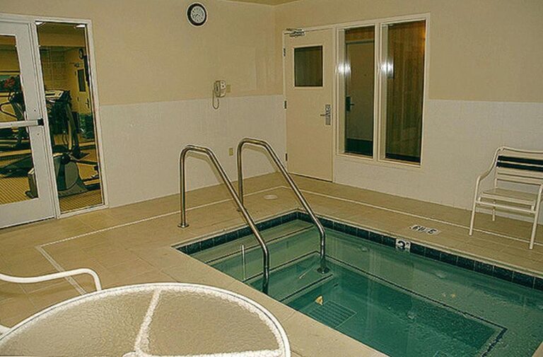 Hotels with In-Room Hot Tubs in California 2