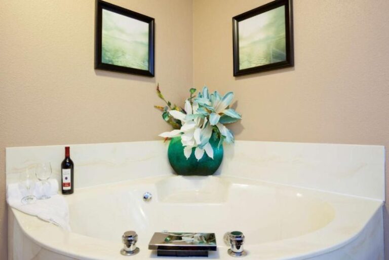 Hotels with In-Room Tubs 2
