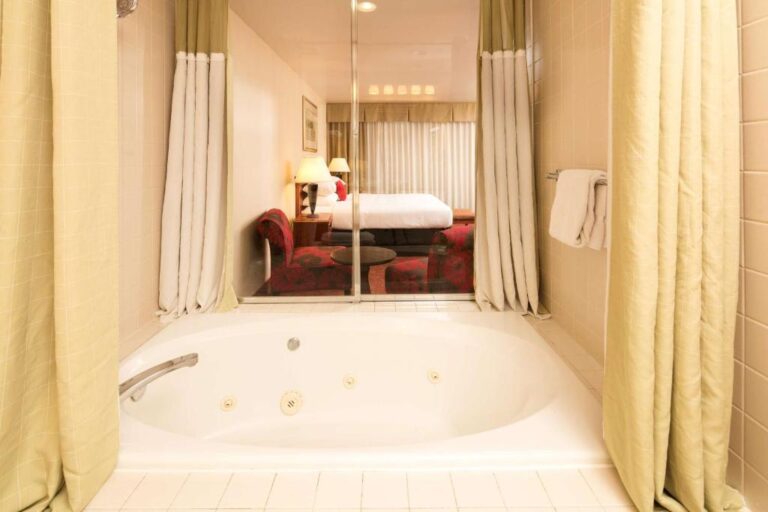 Hotels with Spa Tubs in Room - St. George 5