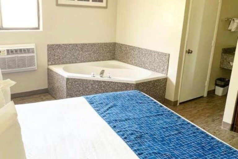Hotels with Whirlpool Bath in Room 2