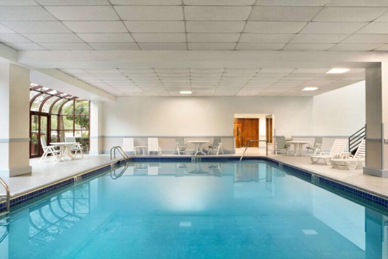 LaGuardia Plaza Hotel with indoor pool in nyc