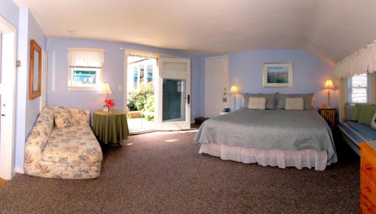 Lamb and Lion Inn weekend getaways from connecticut