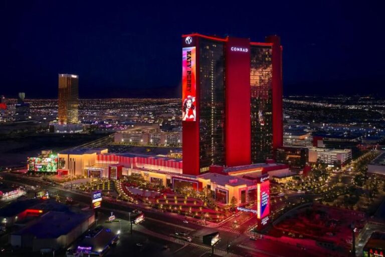 Luxury Hotels for Couples in Las Vegas