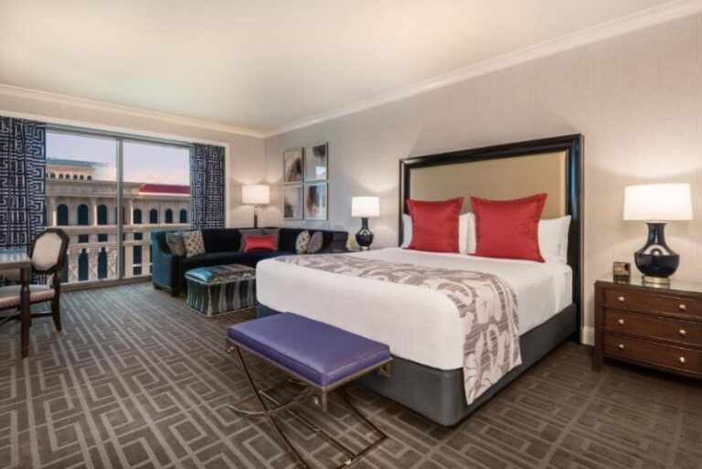 Luxury Themed Hotels in Las Vegas 4