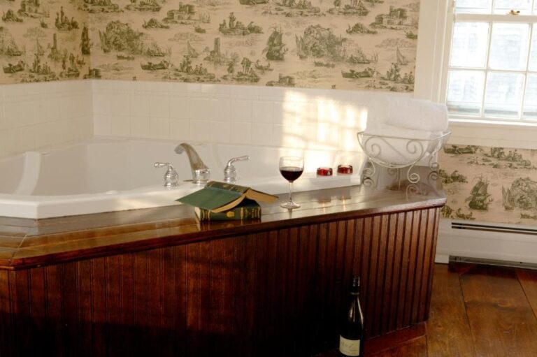 connecticut weekend getaways at Captain's House Inn