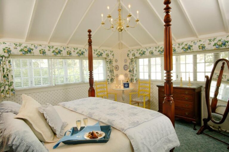 weekend getaways at Captain's House Inn from connecticut