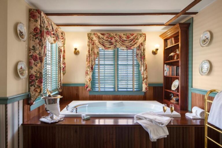 weekend getaways from connecticut at Captain's House Inn