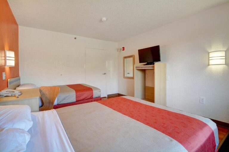 weekend getaways from connecticut at Motel 6-Wethersfield
