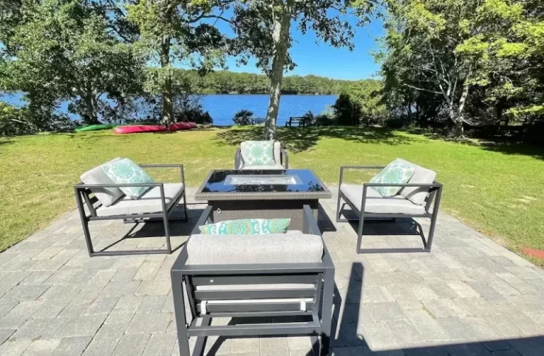 weekend getaways from connecticut at Waterfront Cottage