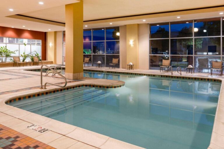 Embassy Suites by Hilton Albuquerque with indoor pool in albuquerque 2