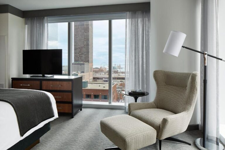 Hotels for Couples in Chicago 5