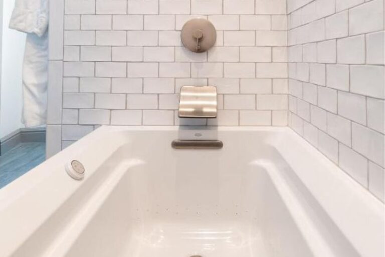 Hotels for Couples with In-Room Spa Bath 5