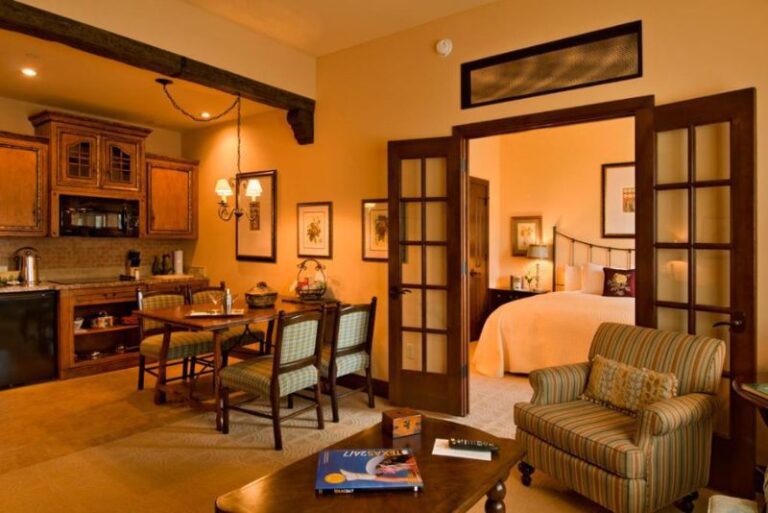 Hotels for a Romantic Getaway in Houston 3