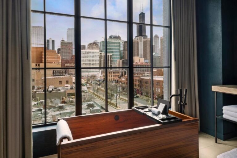 Hotels in Chicago for a Couples Getaway