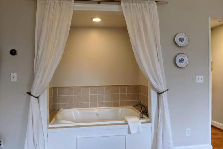 Hotels in Connecticut for Couples with a Hot Tub in Room 2