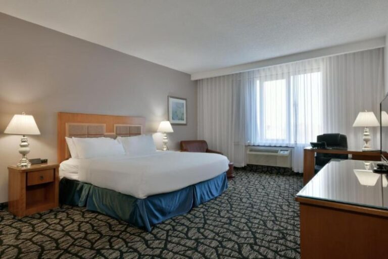 Hotels in Montreal withh Hot Tubs in Room (25)